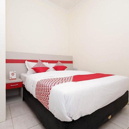 Super Oyo 1620 Sion Family Residence Grobogan Екстер'єр фото