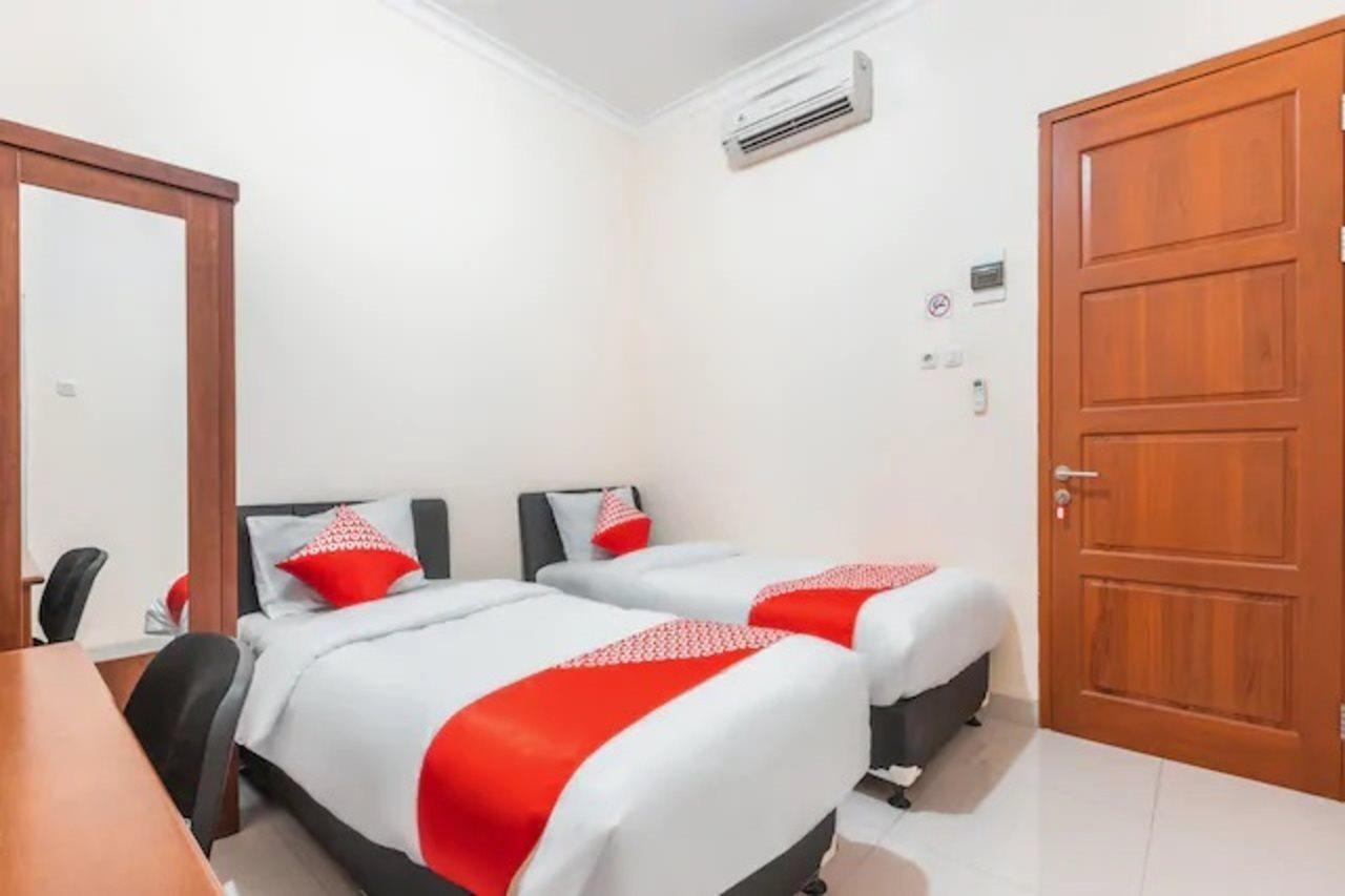 Super Oyo 1620 Sion Family Residence Grobogan Екстер'єр фото
